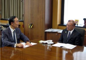 政策提言する飯泉徳島県知事