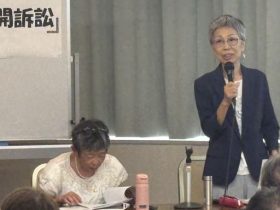 これまでの経緯を説明する原告の佐野真理子さん